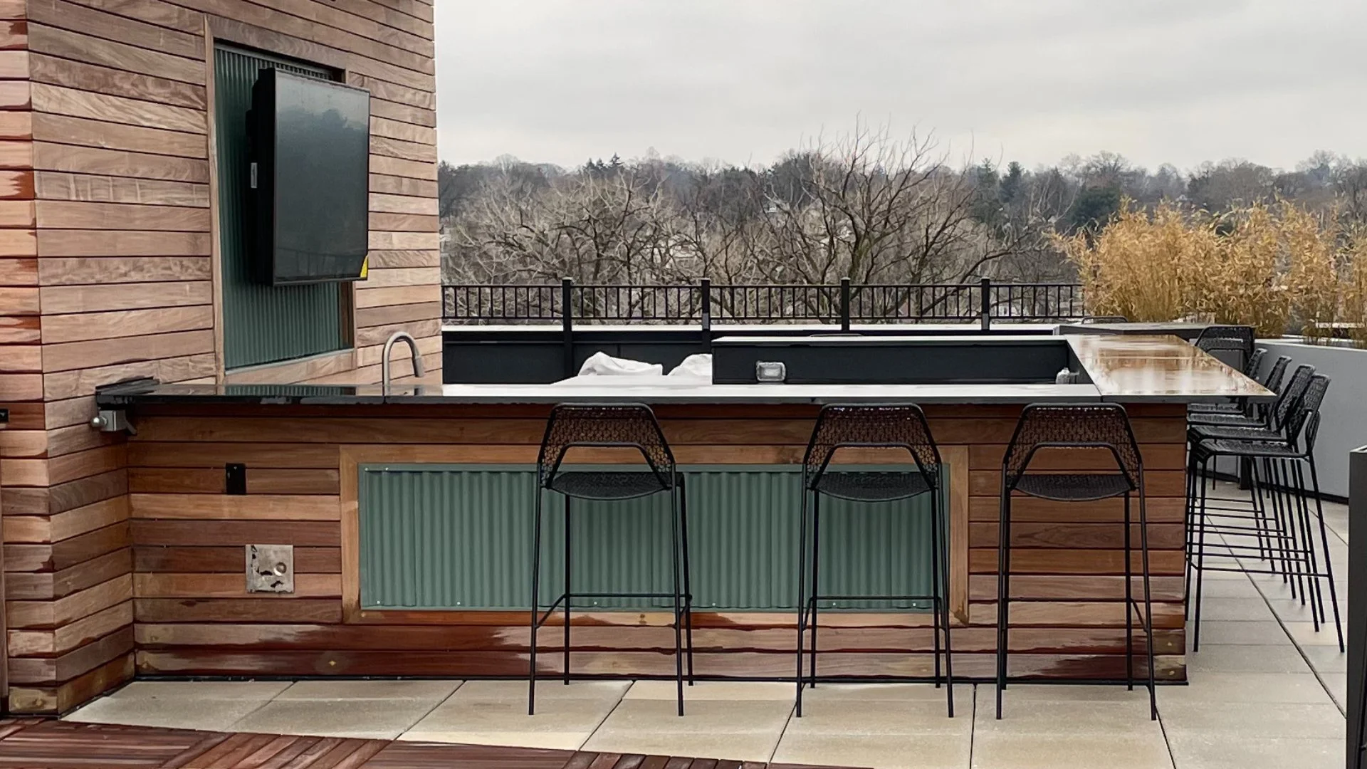 Designing an Outdoor Kitchen? Consider These 3 Things Before Moving Forward