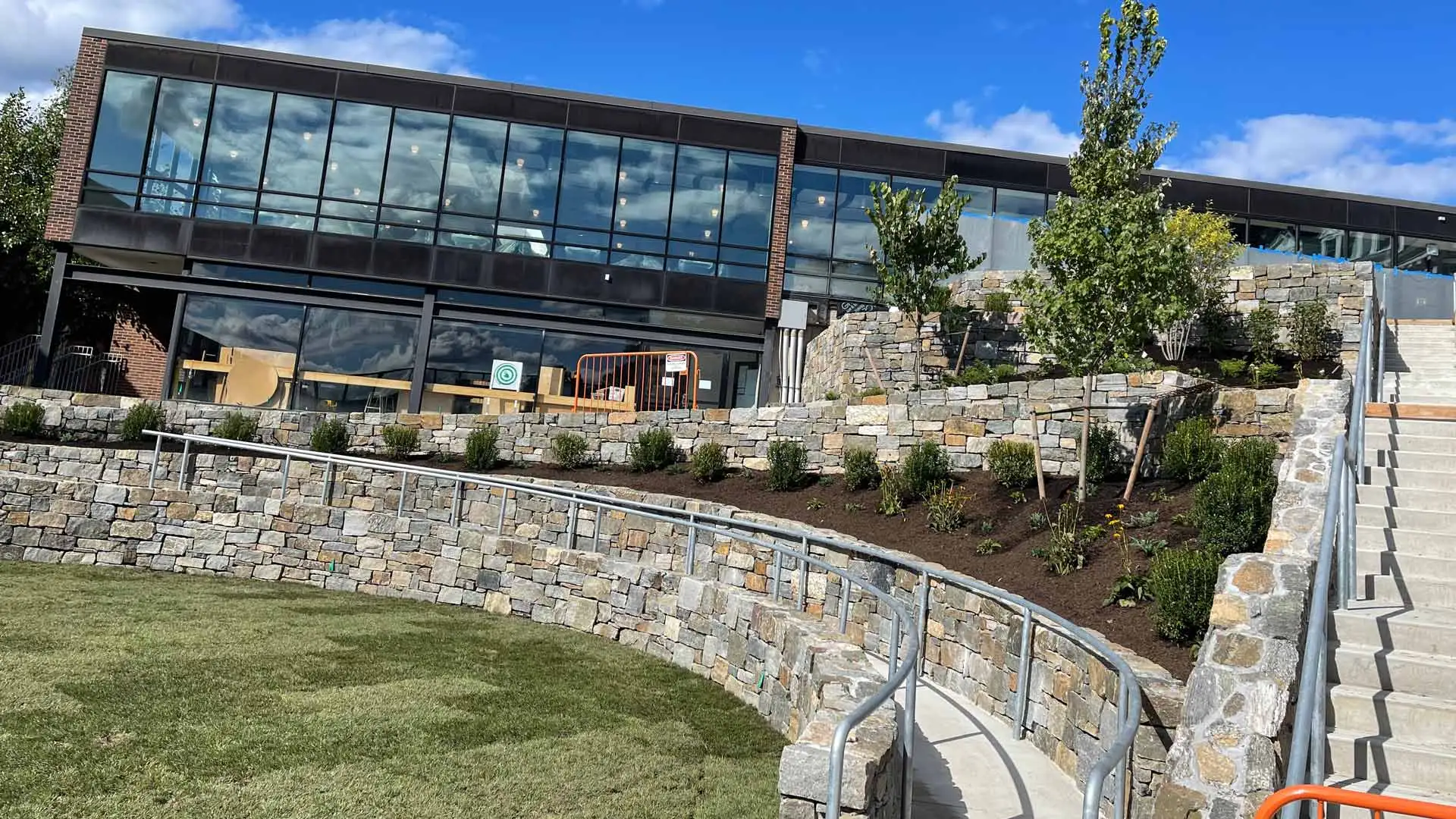 Retaining wall built by landscape beds in Manhattan, NY.